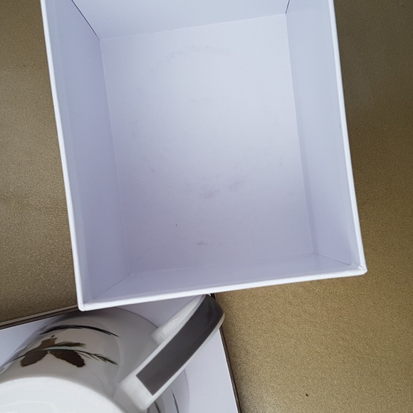 NIB - Winter Holiday Mug - Birds wearing Hats and Boots! - Picture 7 of 8